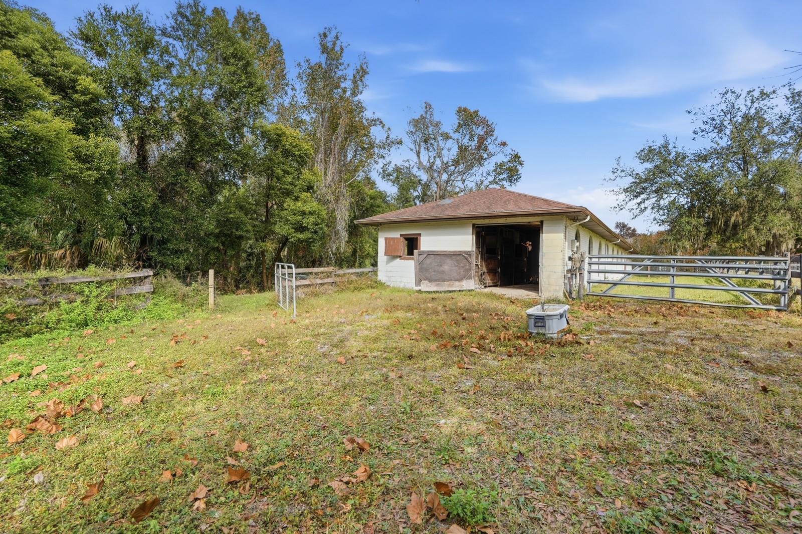 QUIET PLACE IN COUNTRY UNIT 01-04 - Residential