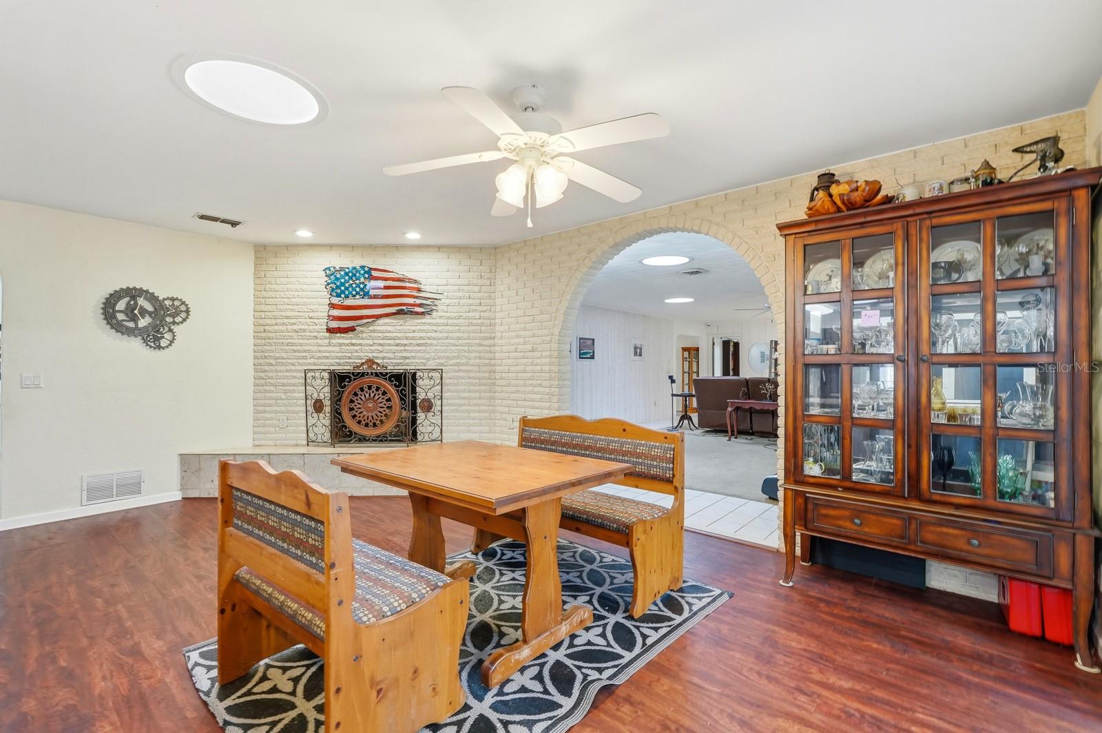 QUIET PLACE IN COUNTRY UNIT 01-04 - Residential