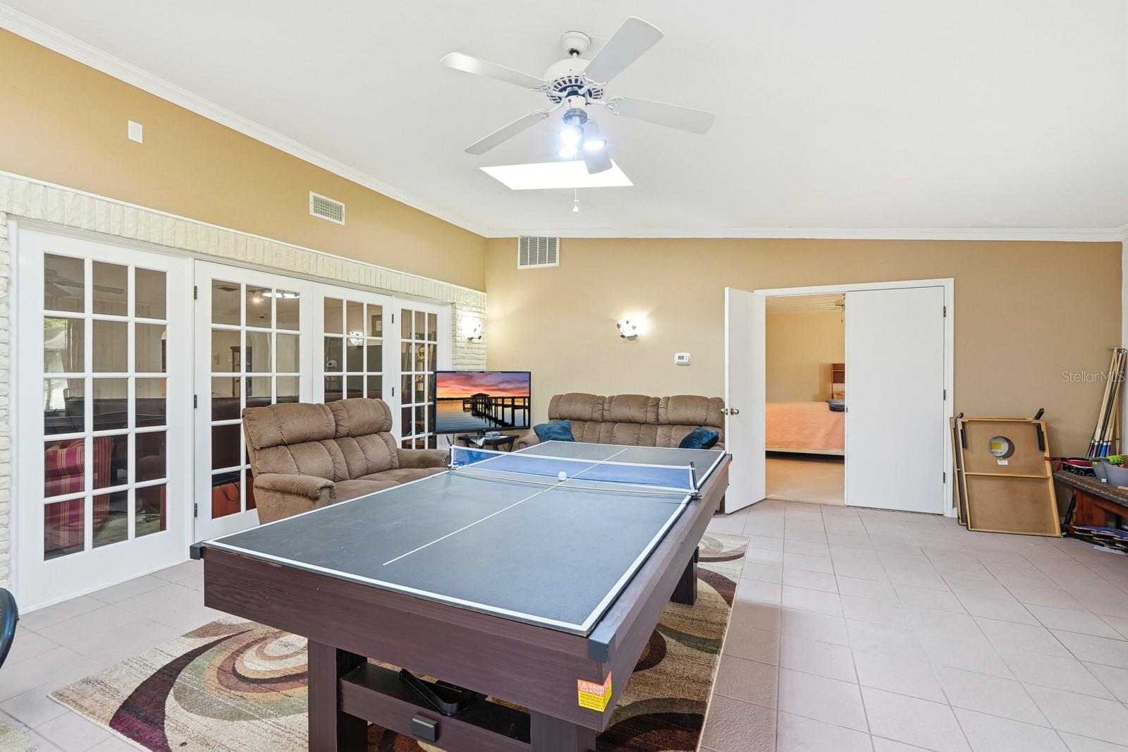 QUIET PLACE IN COUNTRY UNIT 01-04 - Residential