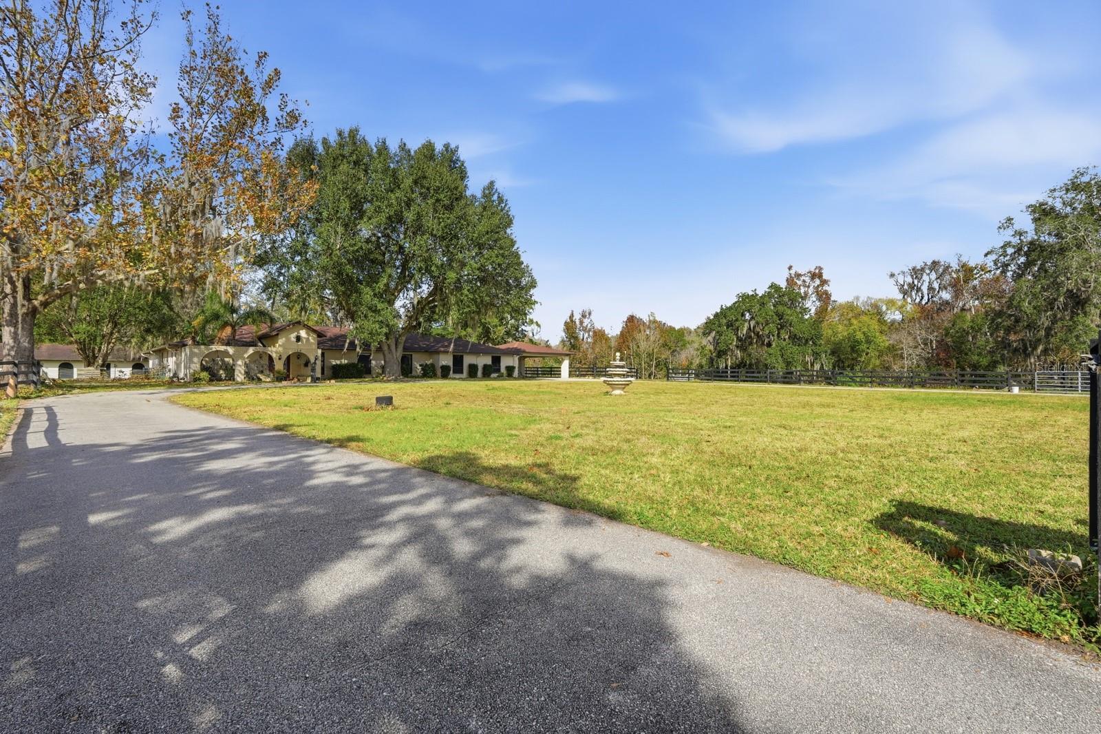 QUIET PLACE IN COUNTRY UNIT 01-04 - Residential