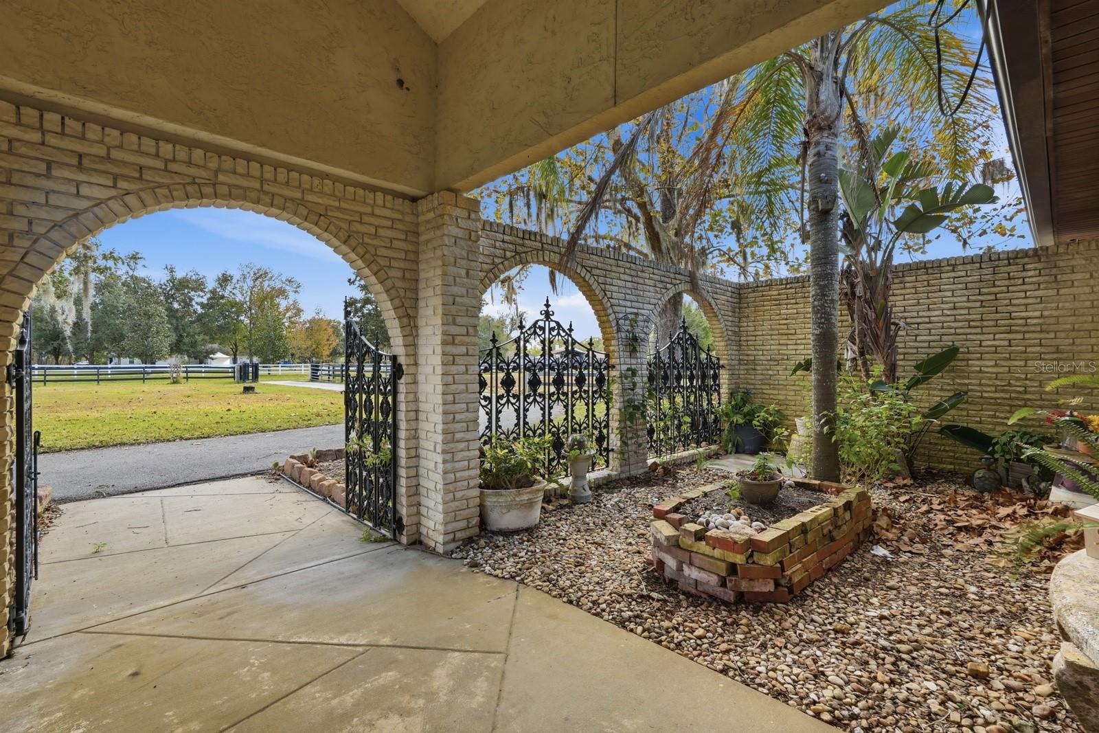 QUIET PLACE IN COUNTRY UNIT 01-04 - Residential