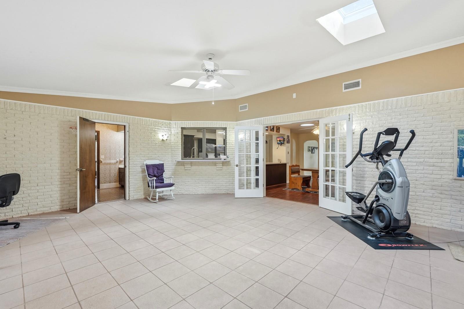 QUIET PLACE IN COUNTRY UNIT 01-04 - Residential