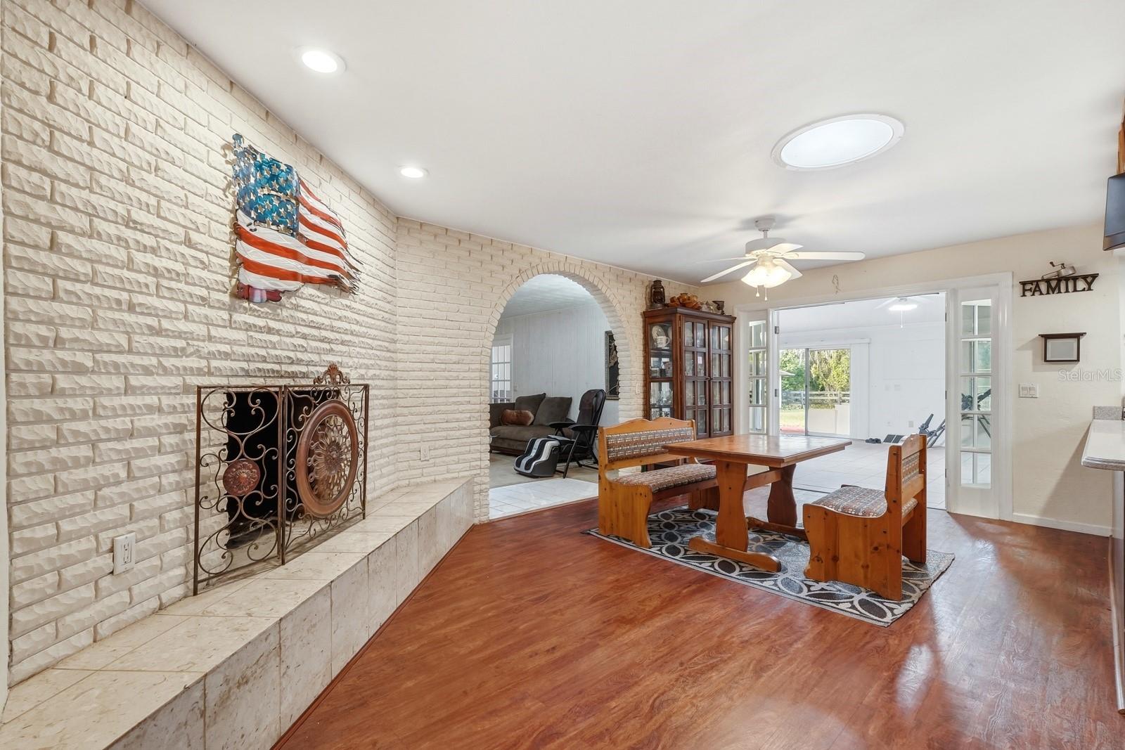 QUIET PLACE IN COUNTRY UNIT 01-04 - Residential