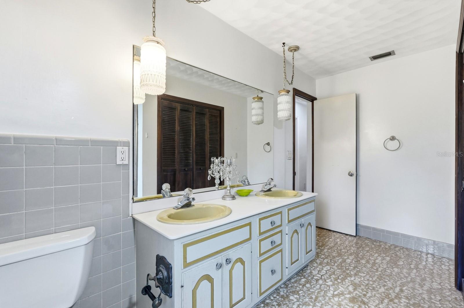 QUIET PLACE IN COUNTRY UNIT 01-04 - Residential