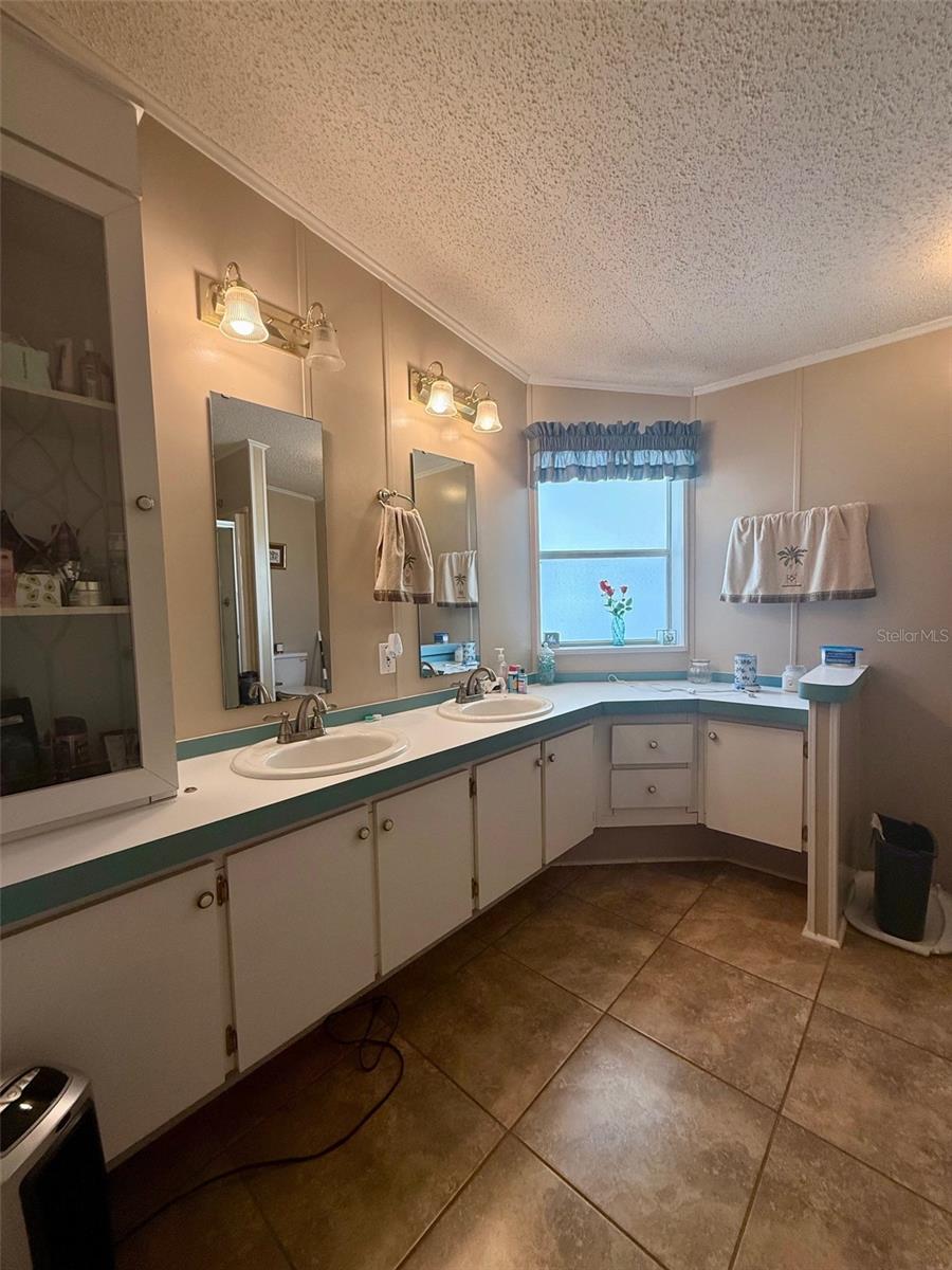 EAST LAKE HARRIS ESTATES - Residential