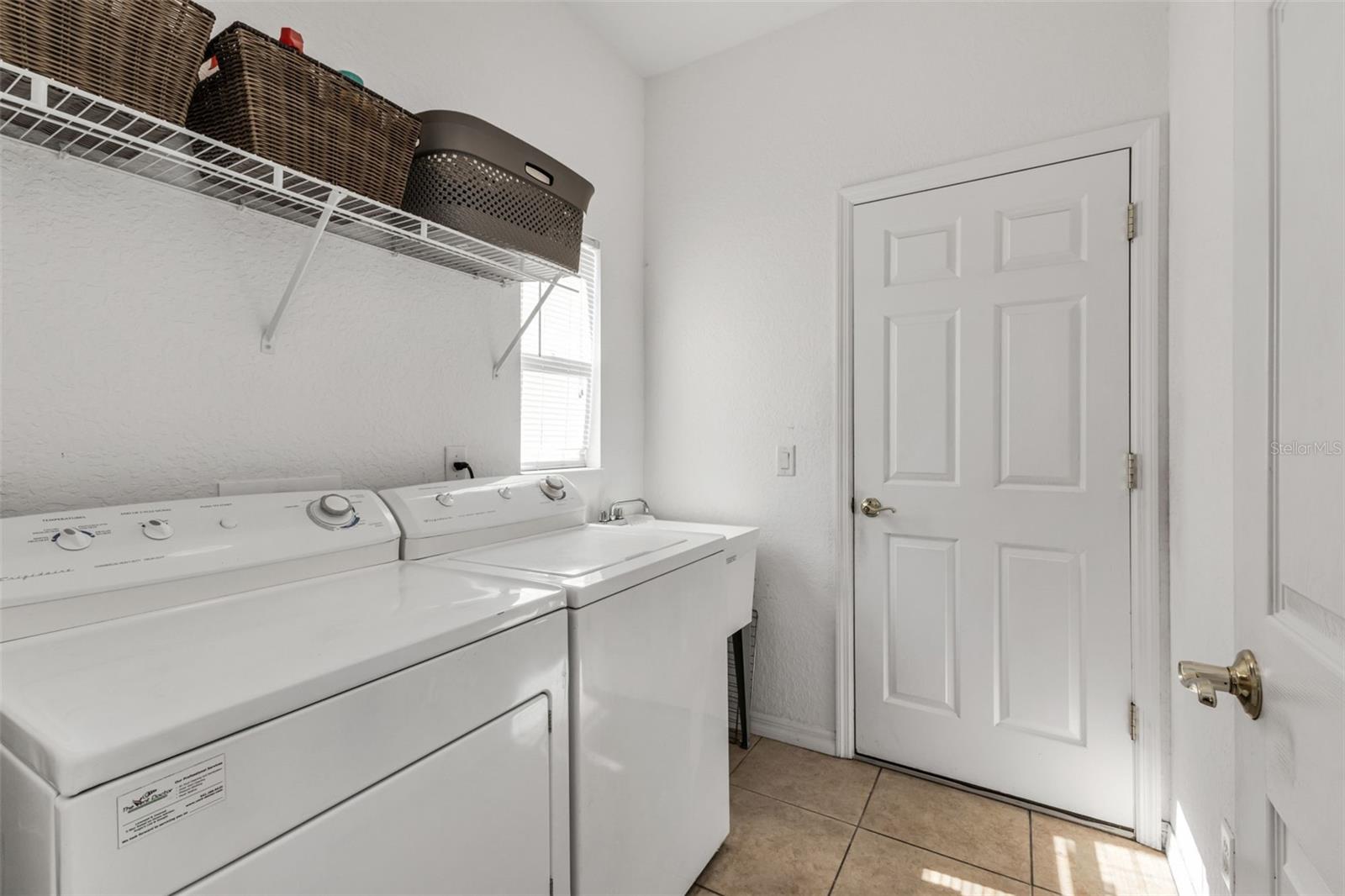 KINGS GATE PH 06 - Residential