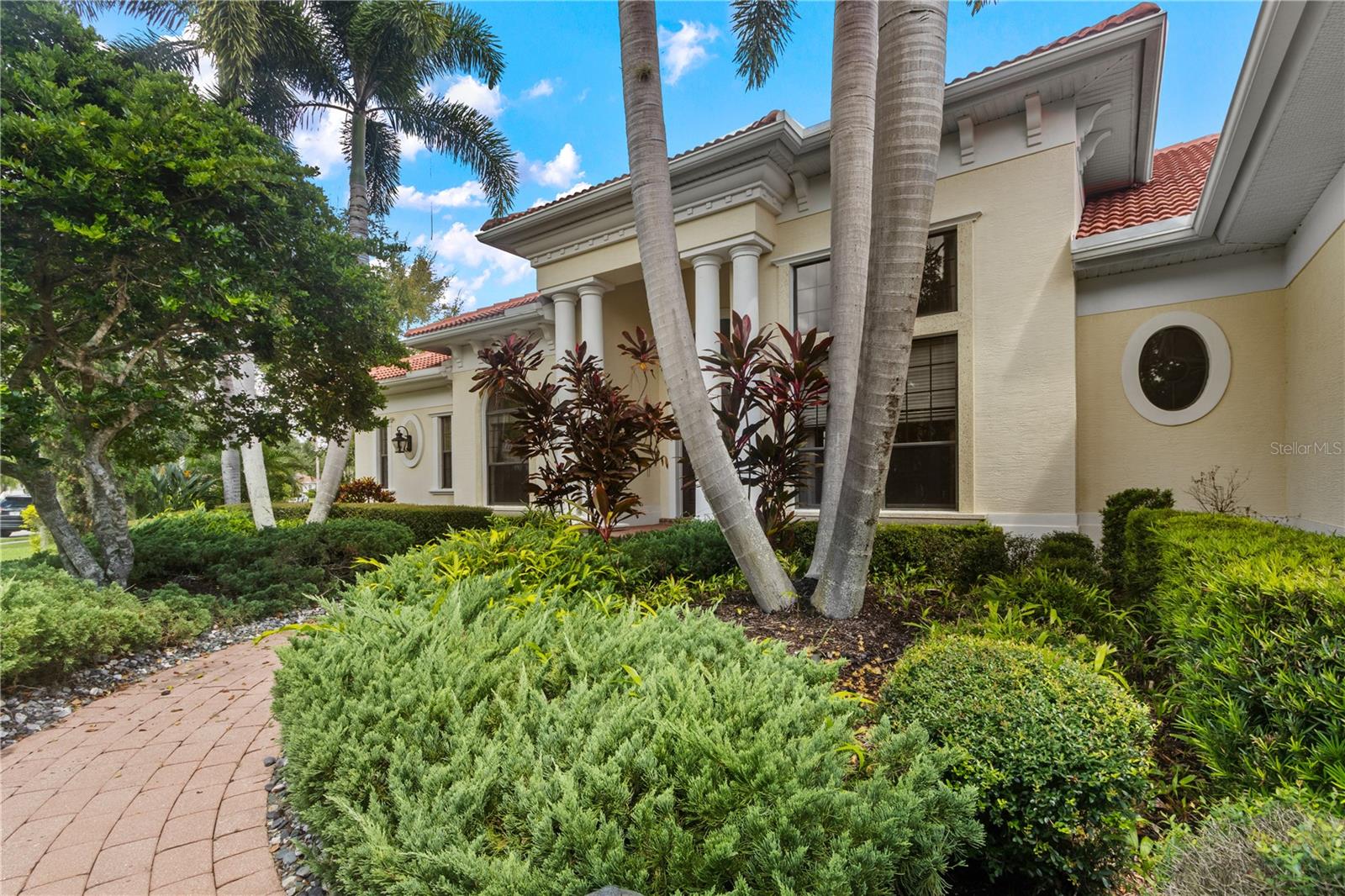 7819 ROSEHALL COVE