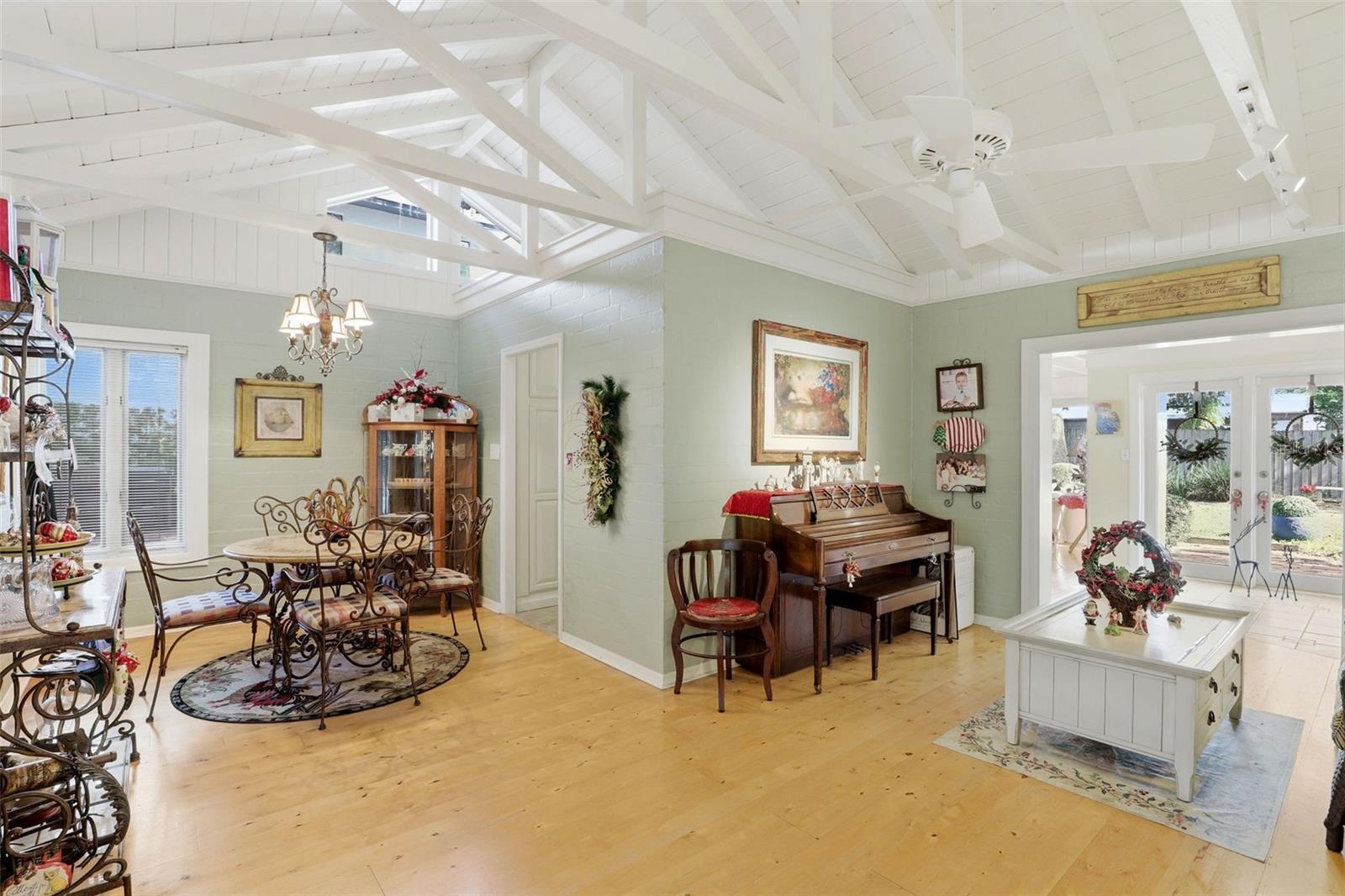 IVANHOE SQUARE - Residential