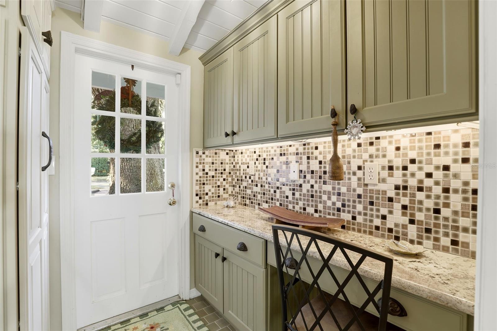 IVANHOE SQUARE - Residential