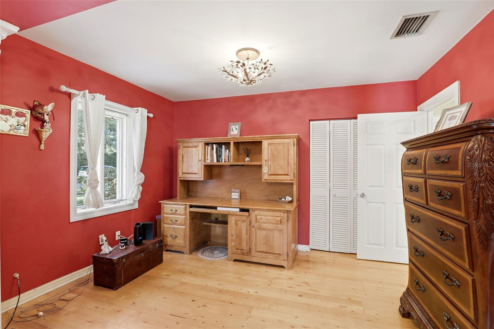 IVANHOE SQUARE - Residential