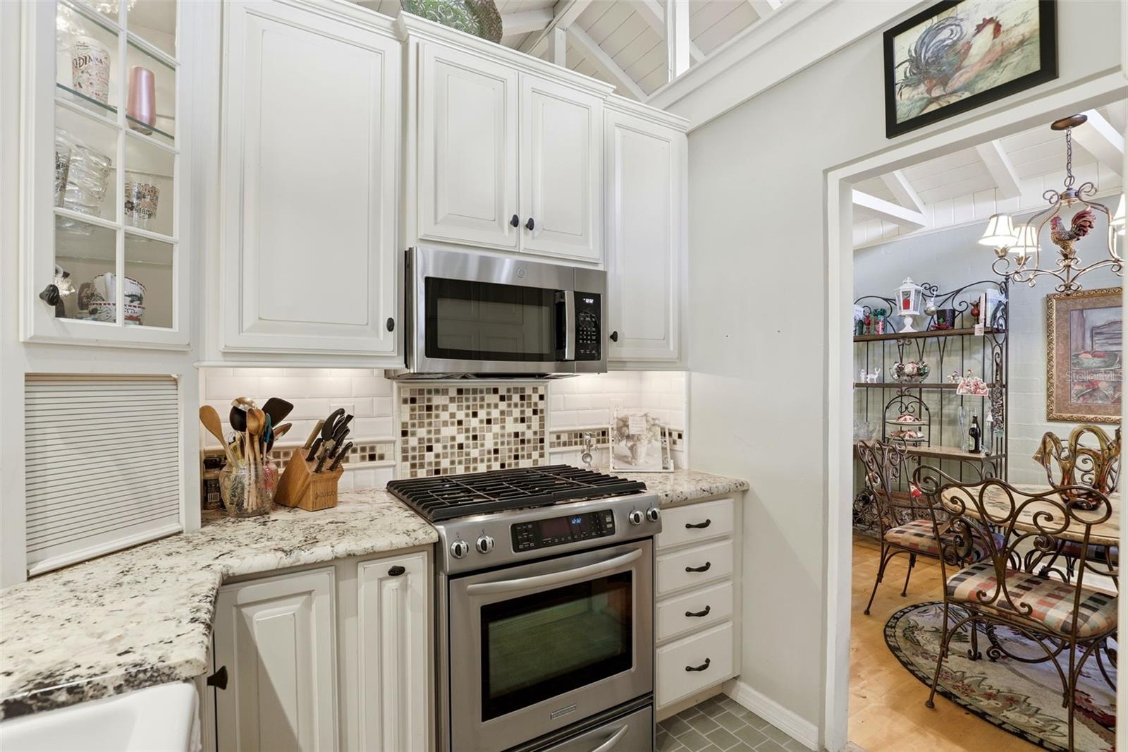 IVANHOE SQUARE - Residential