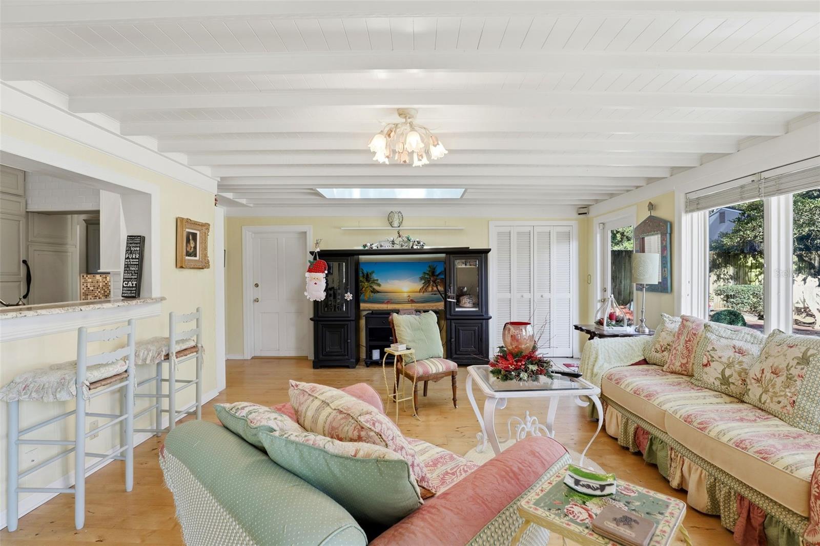 IVANHOE SQUARE - Residential