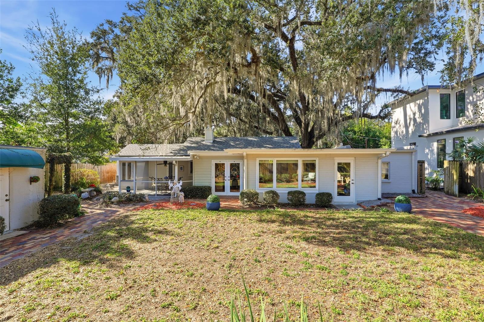 IVANHOE SQUARE - Residential