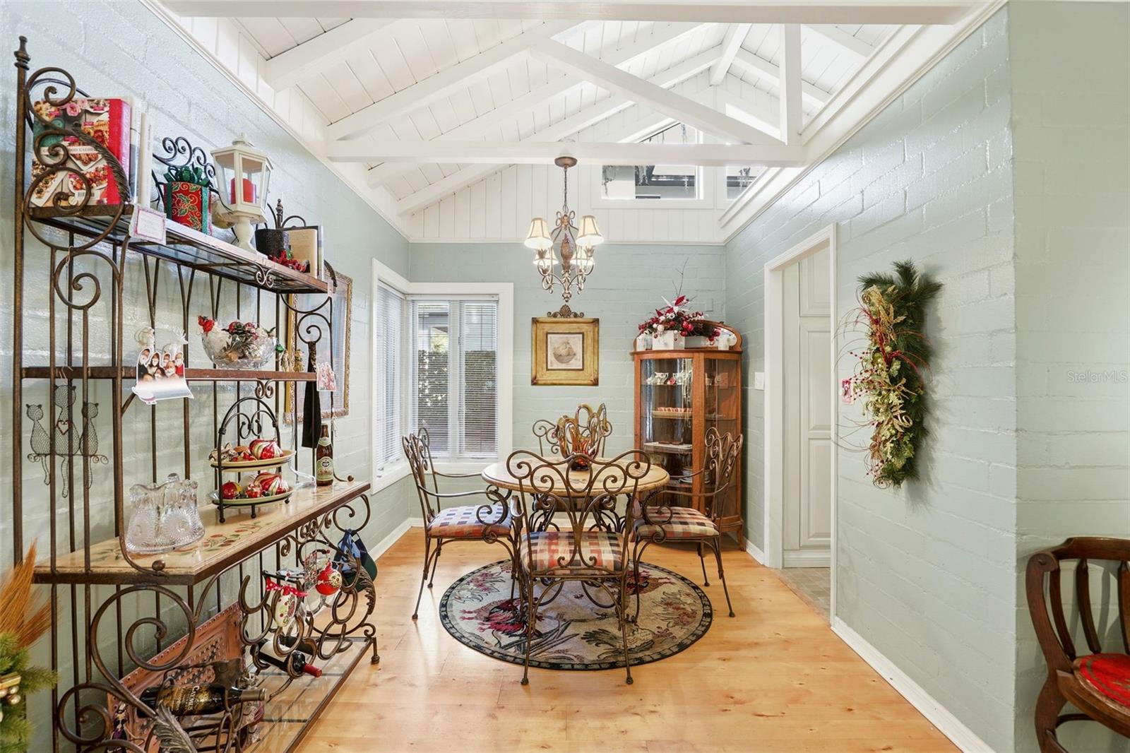 IVANHOE SQUARE - Residential