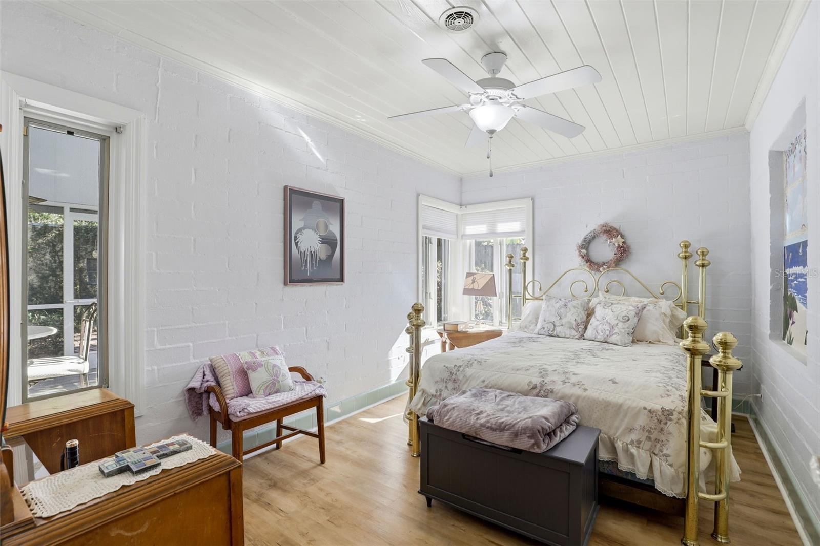 IVANHOE SQUARE - Residential