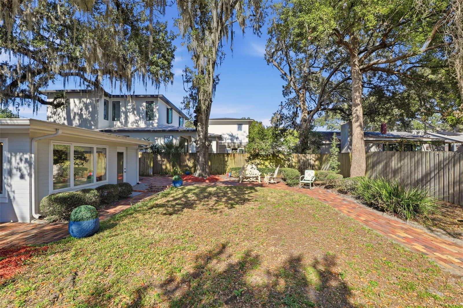 IVANHOE SQUARE - Residential