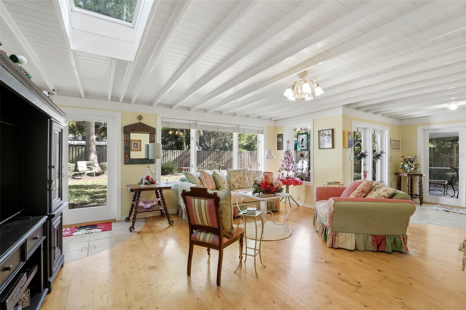 IVANHOE SQUARE - Residential