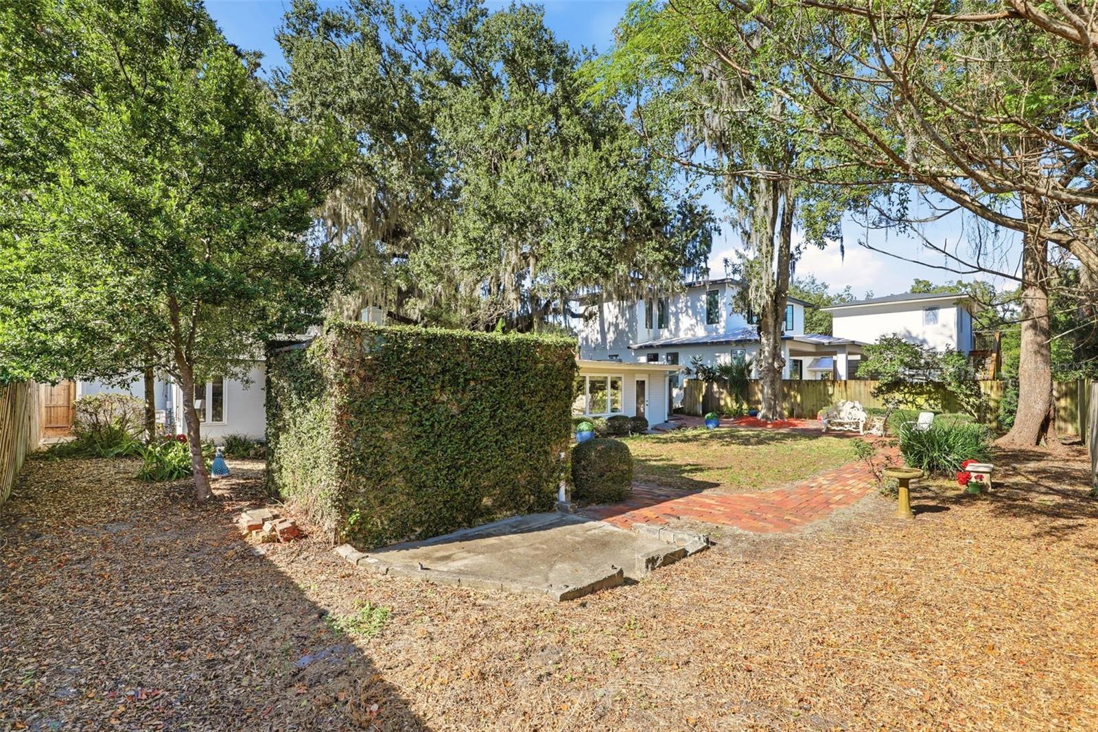 IVANHOE SQUARE - Residential