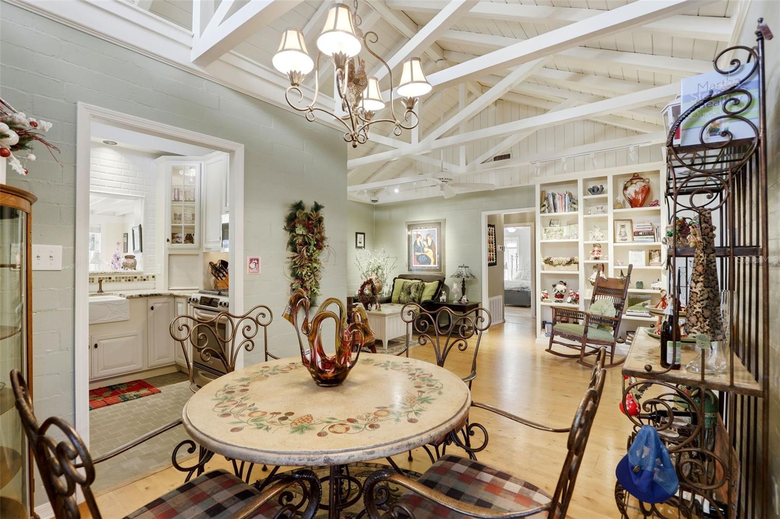 IVANHOE SQUARE - Residential