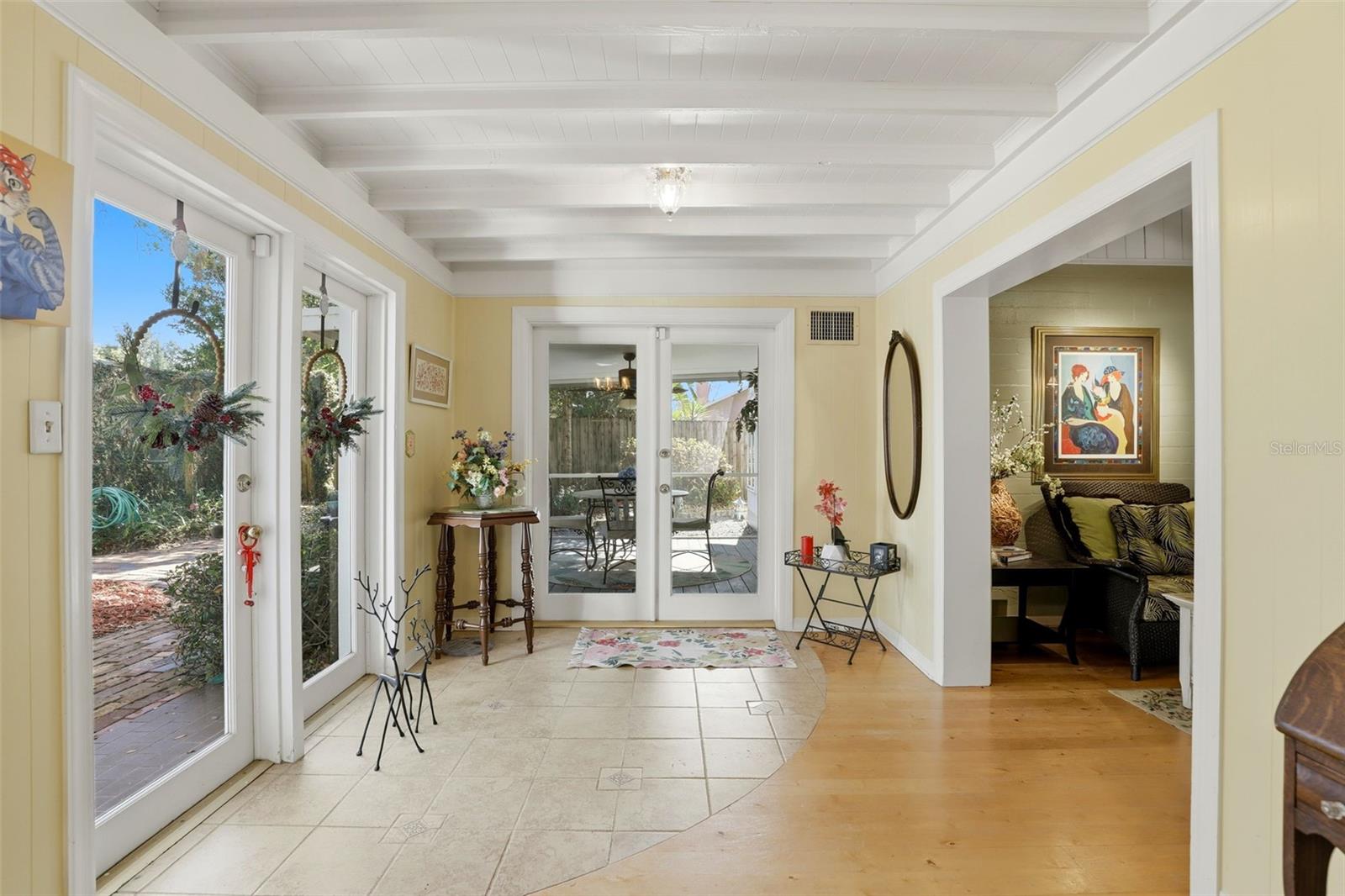 IVANHOE SQUARE - Residential