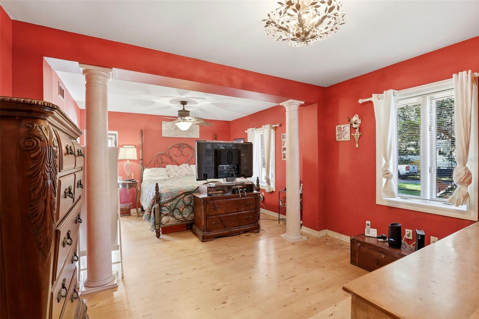 IVANHOE SQUARE - Residential