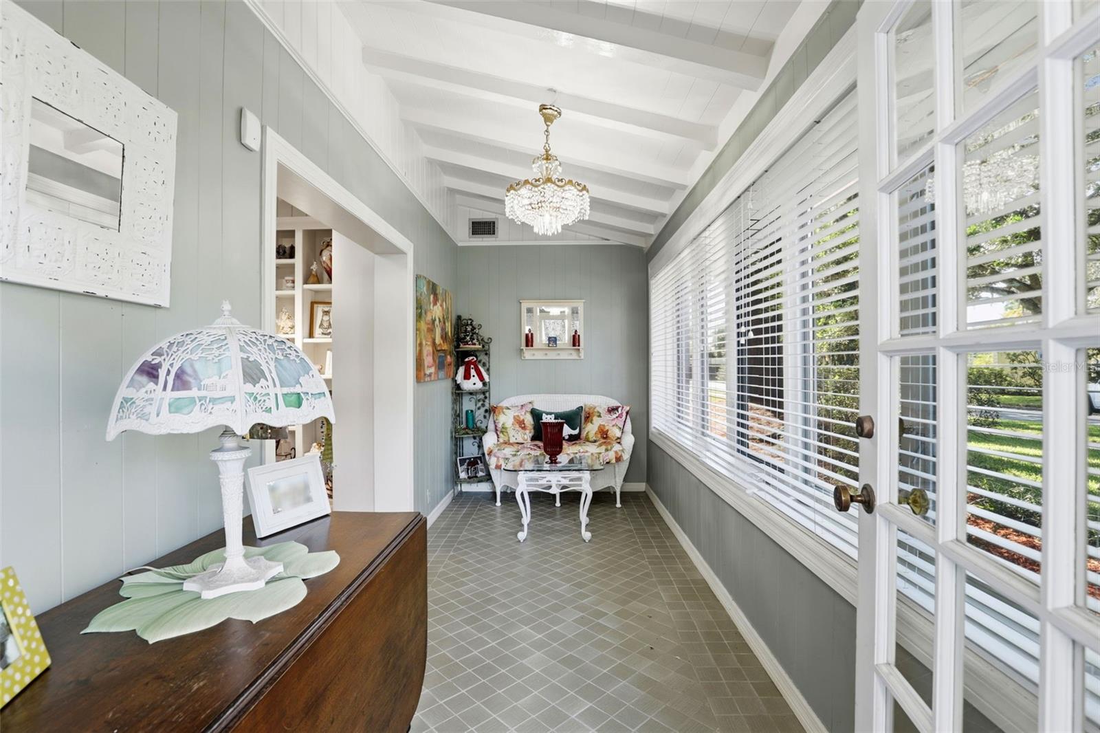 IVANHOE SQUARE - Residential