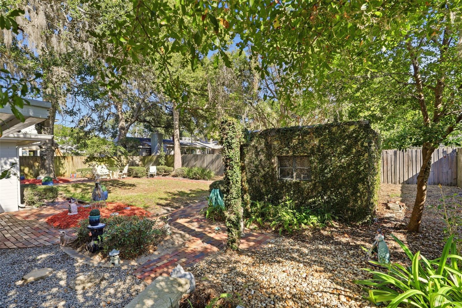 IVANHOE SQUARE - Residential