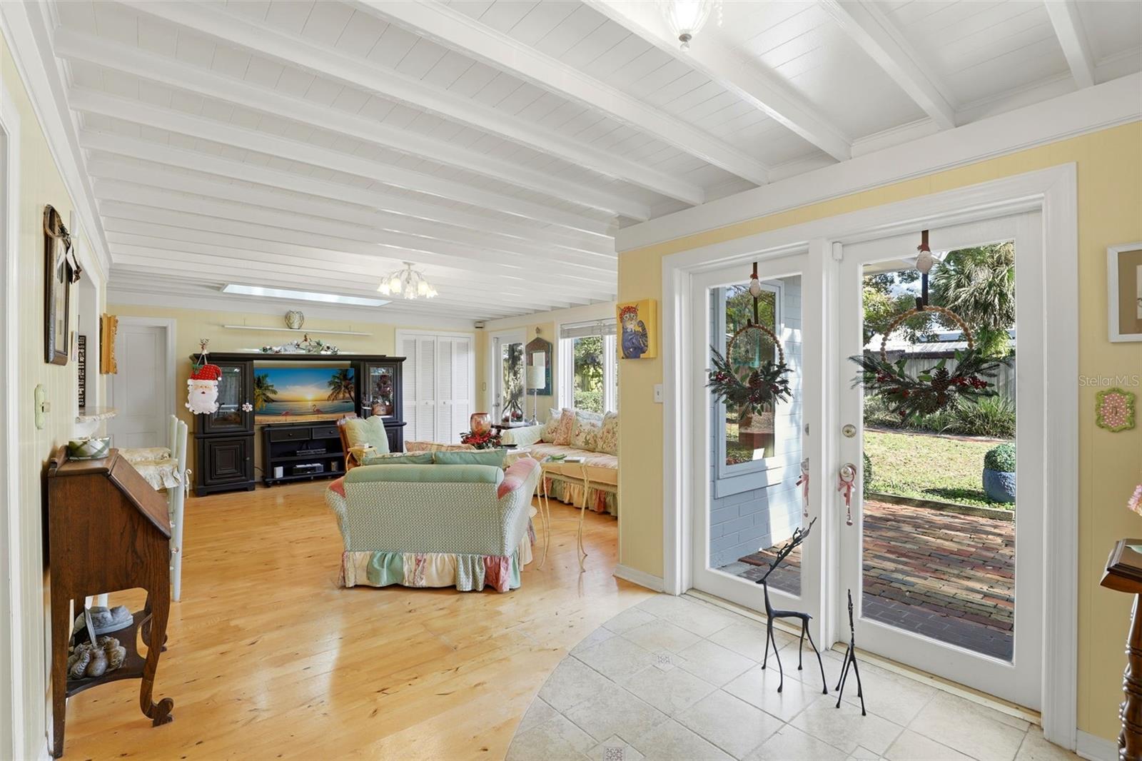 IVANHOE SQUARE - Residential