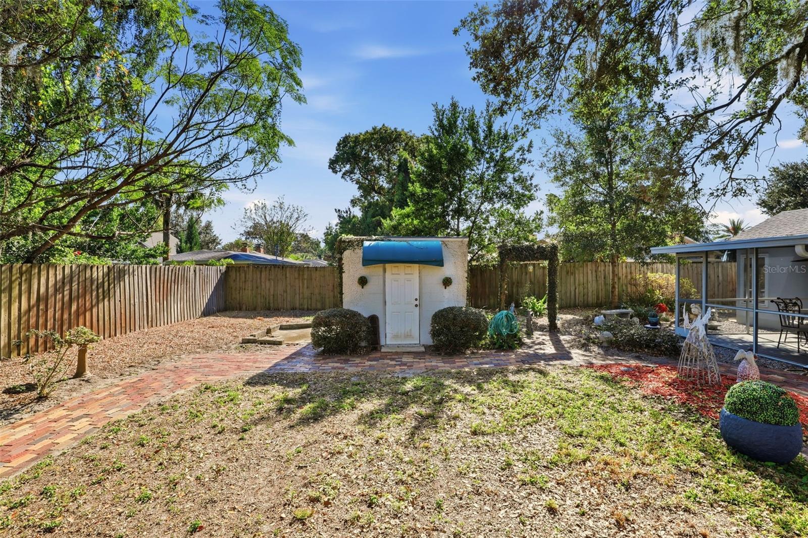 IVANHOE SQUARE - Residential