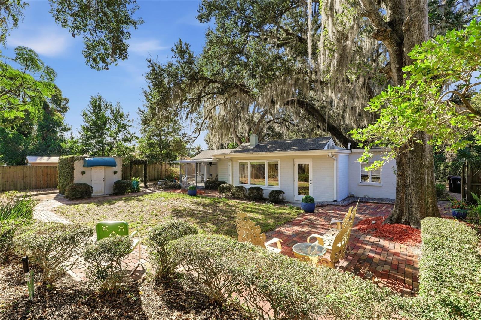 IVANHOE SQUARE - Residential