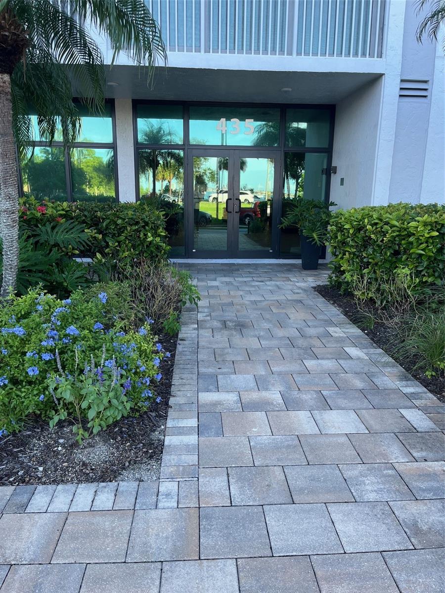REGENCY HOUSE - Residential
