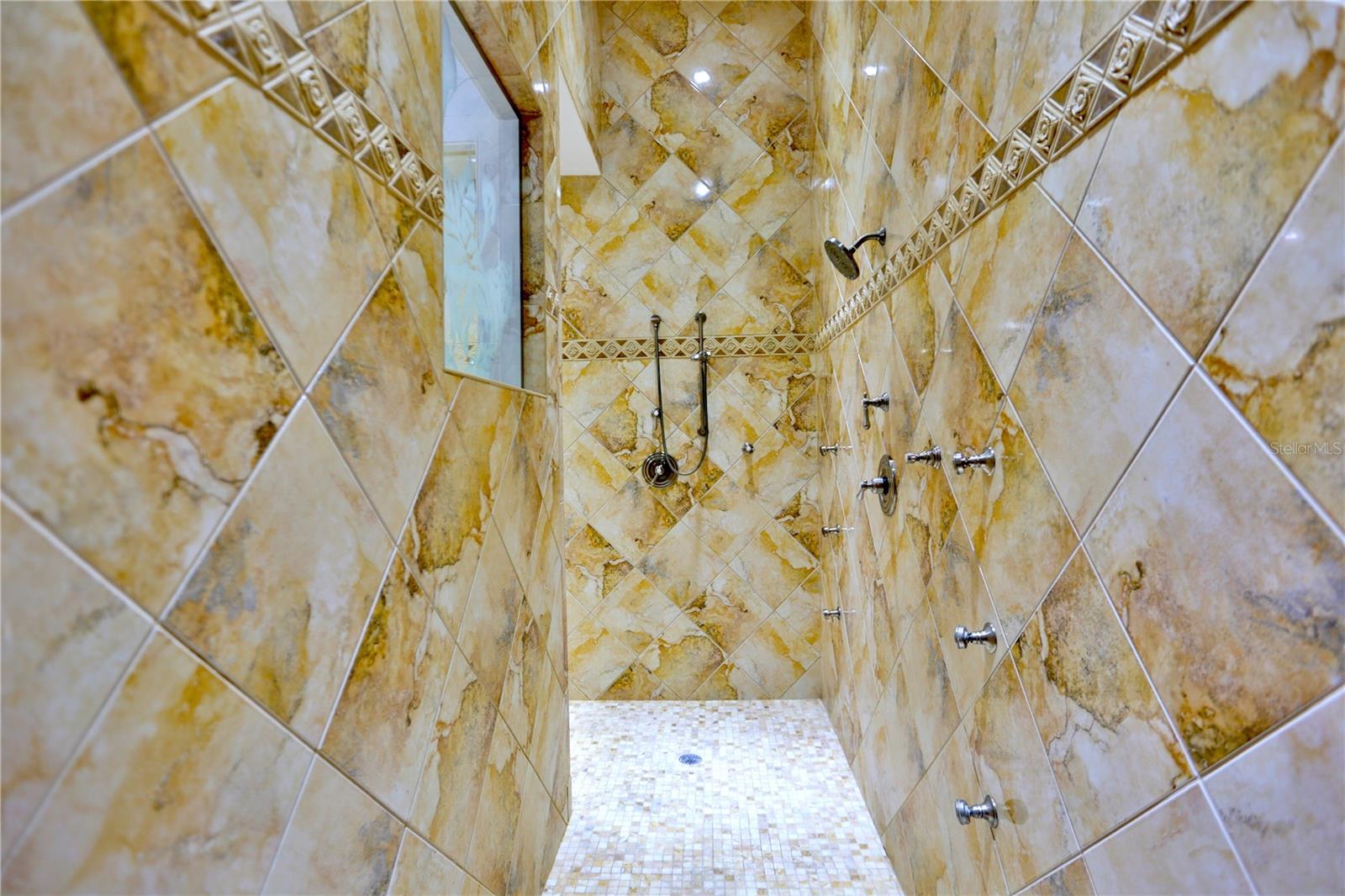 GOLDEN OCALA UN 01 - Residential