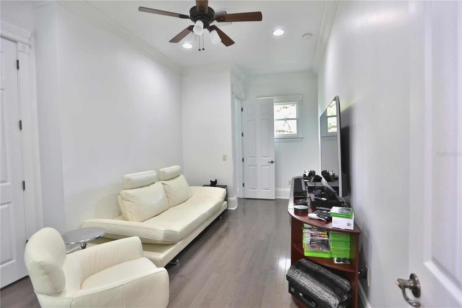 GOLDEN OCALA UN 01 - Residential