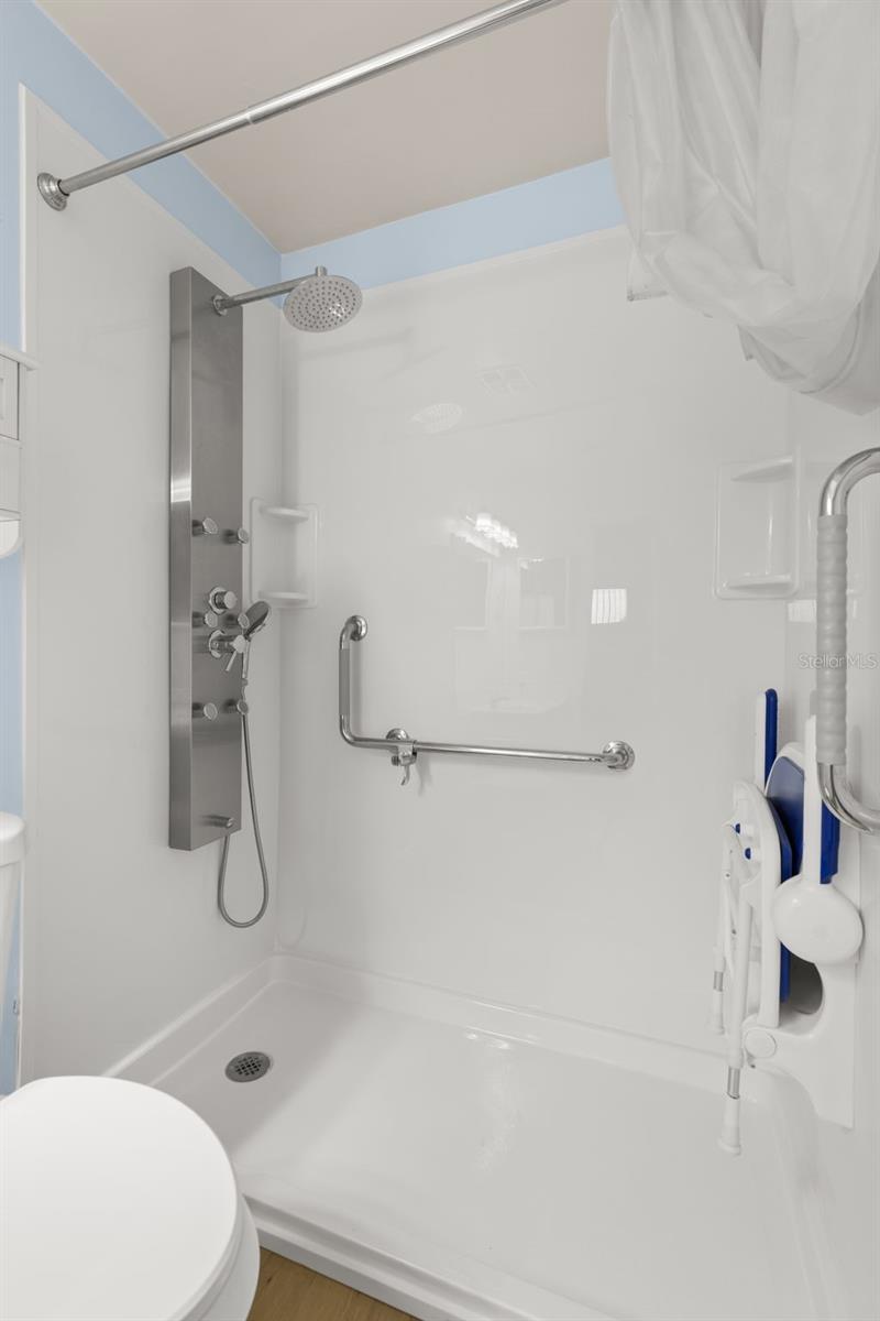 WEST SHORE VILLAGE FIVE PH I - Residential