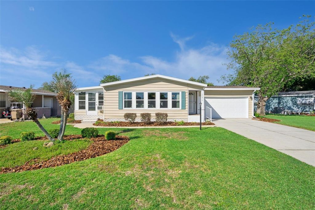Photo of 24814 Pine Hill, Leesburg, FL 34748 (MLS # G5111281)