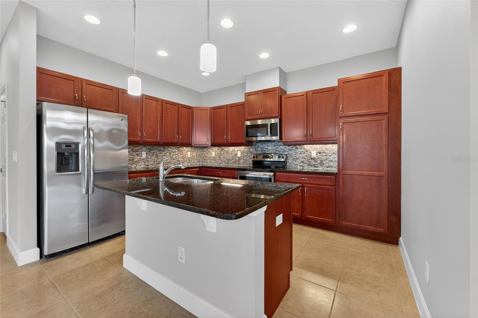 SUN CITY CENTER UNIT 274 & 2 - Residential