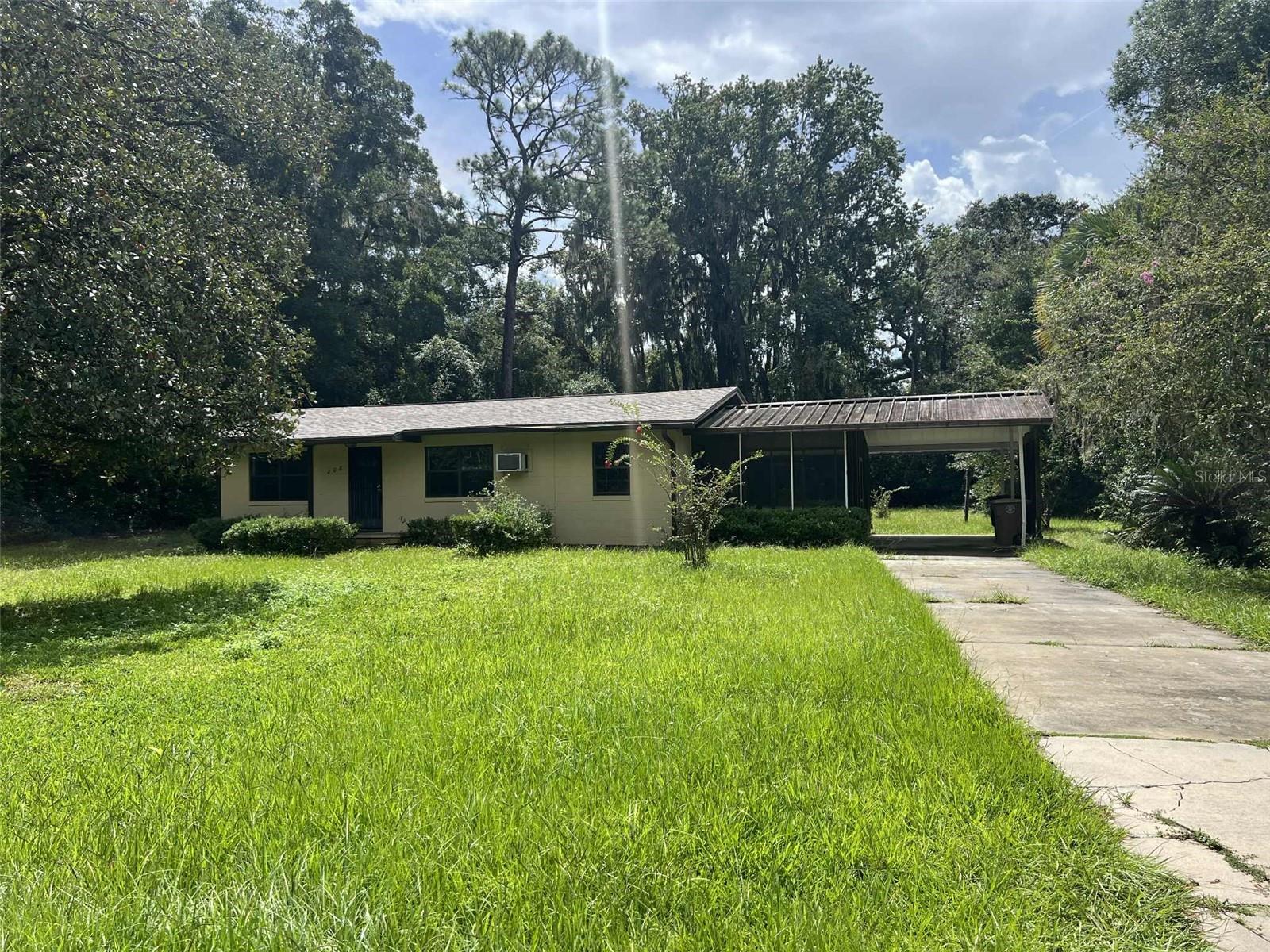 A nice 3 bedroom 1 bath home great for first time home! Laundry room is inside. Screened in porch and a 1 car carport. Home sits on .5 acres.