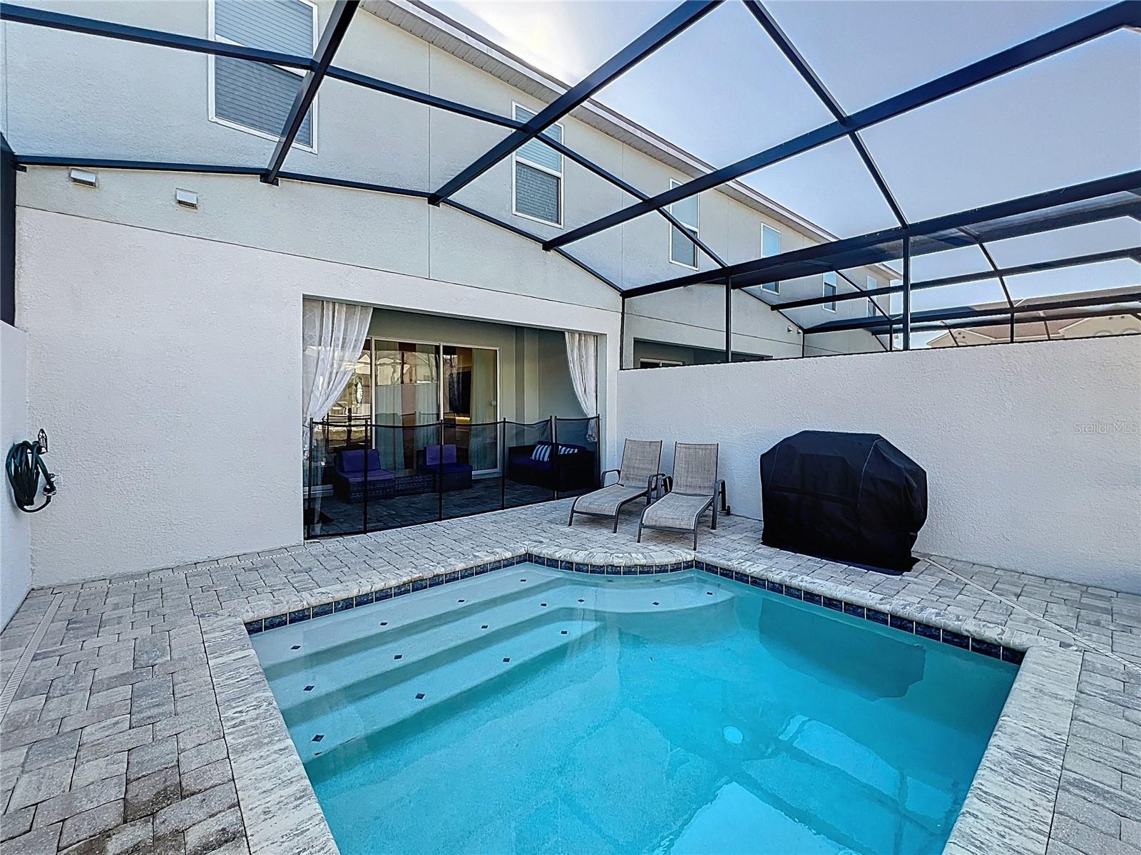 1800 TROPICAL PALMS CIRCLE