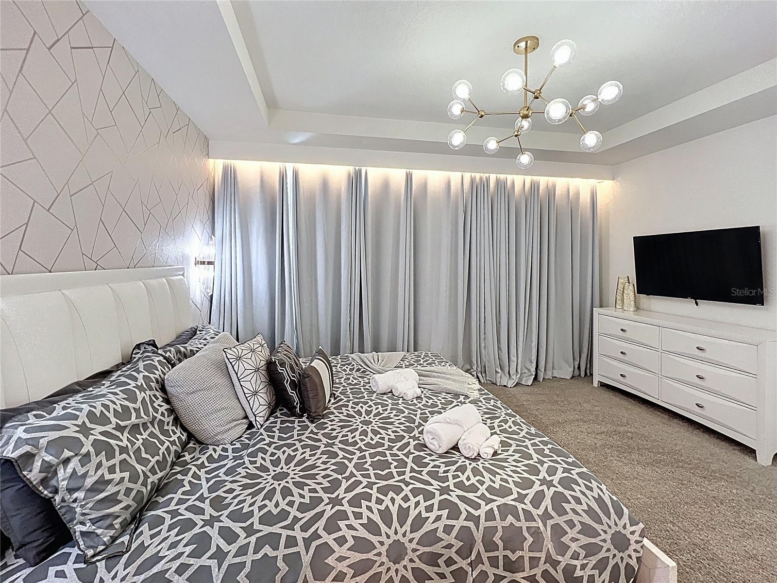 1800 TROPICAL PALMS CIRCLE