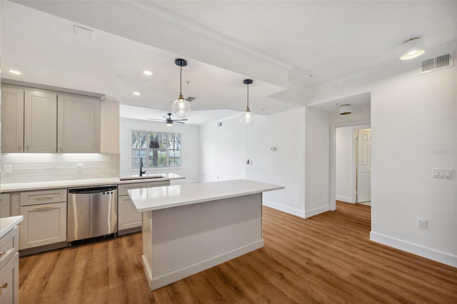 HARBOUR PLACE CITY HOMES CONDO - Residential Lease