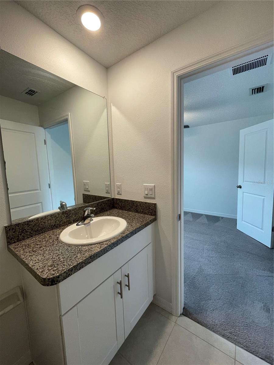 TOWNES/VERIDIAN - Residential Lease