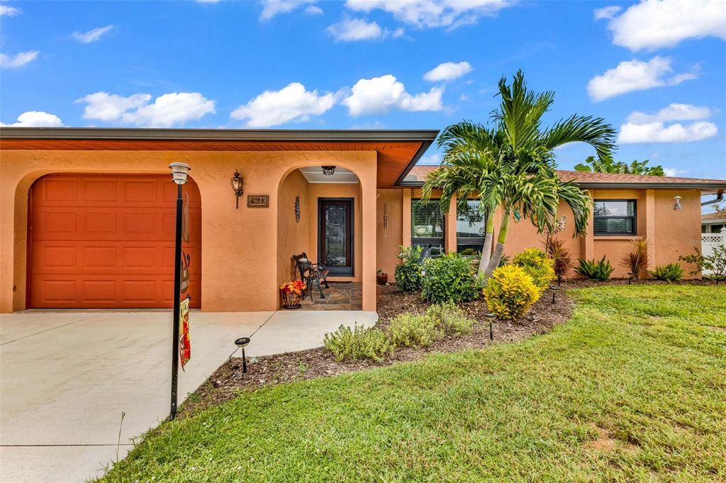 Photo of 960 Porpoise Road, Venice, FL 34293 (MLS # C7515365)