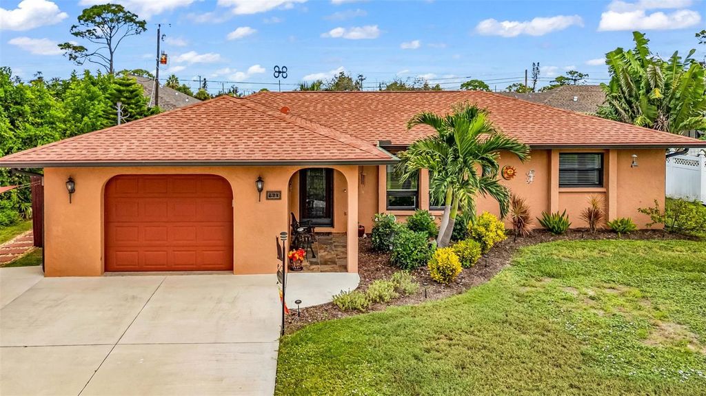 Photo of 960 Porpoise Road, Venice, FL 34293 (MLS # C7515365)