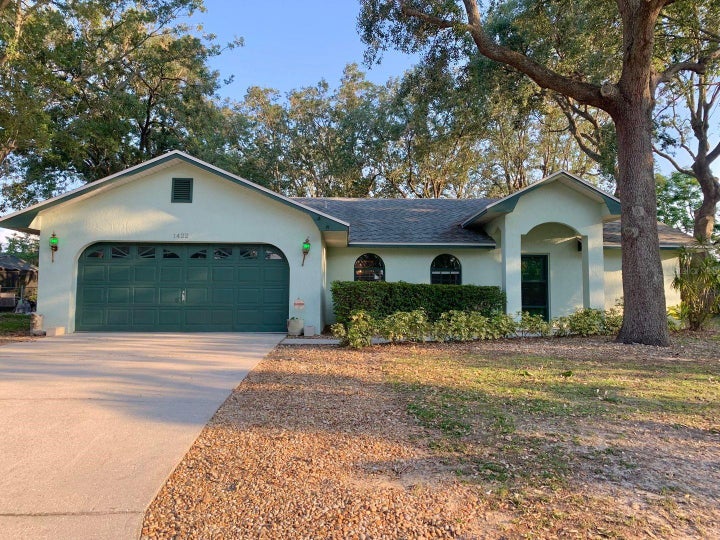 Photo 1 of 29 — 1422 CHAMBERLAIN LOOP, LAKE WALES, FL 33853