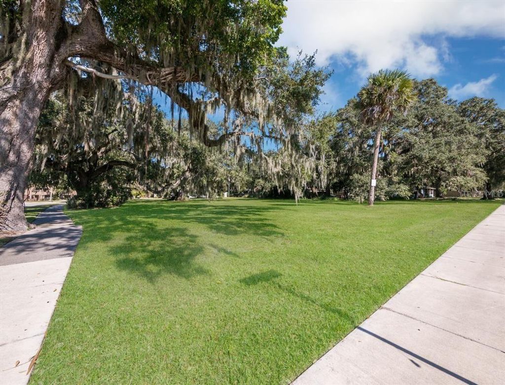 Photo of 1800 N Tamiami Trail, Sarasota, FL 34234 (MLS # T3501076)