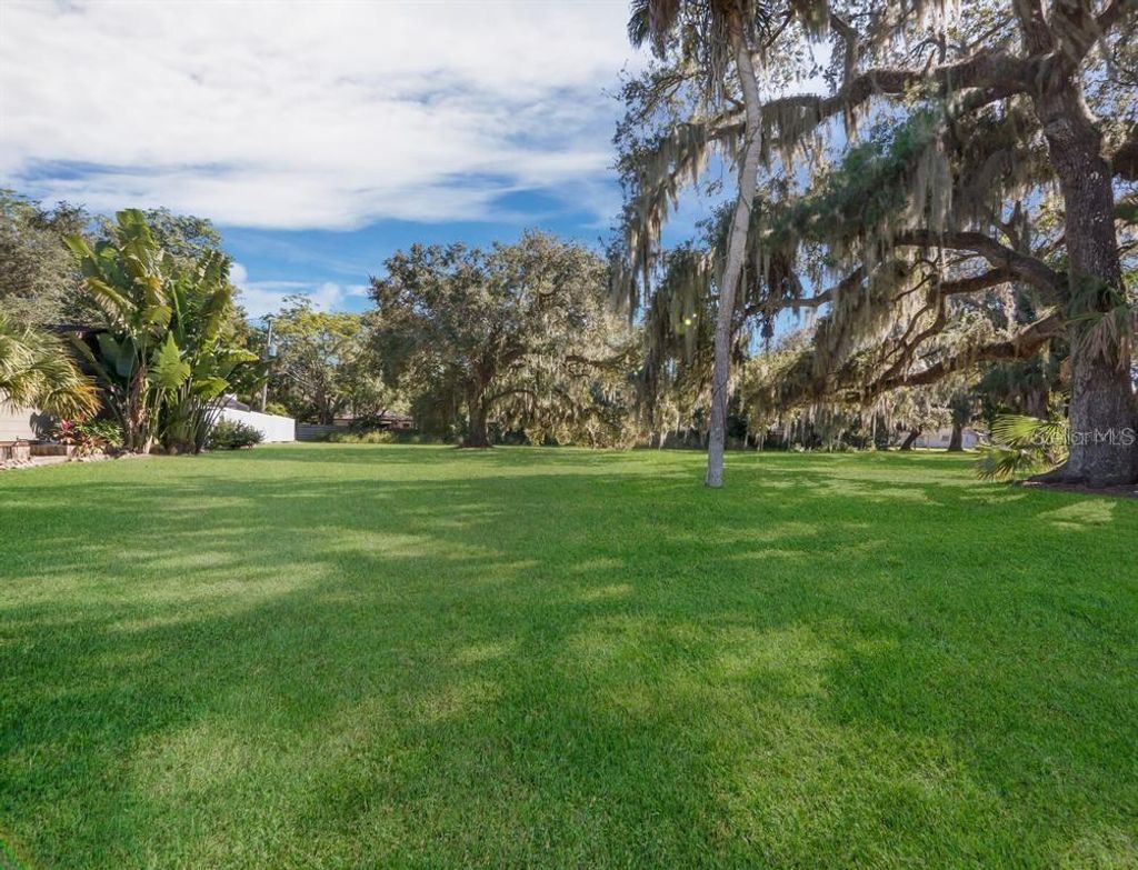Photo of 1800 N Tamiami Trail, Sarasota, FL 34234 (MLS # T3501076)