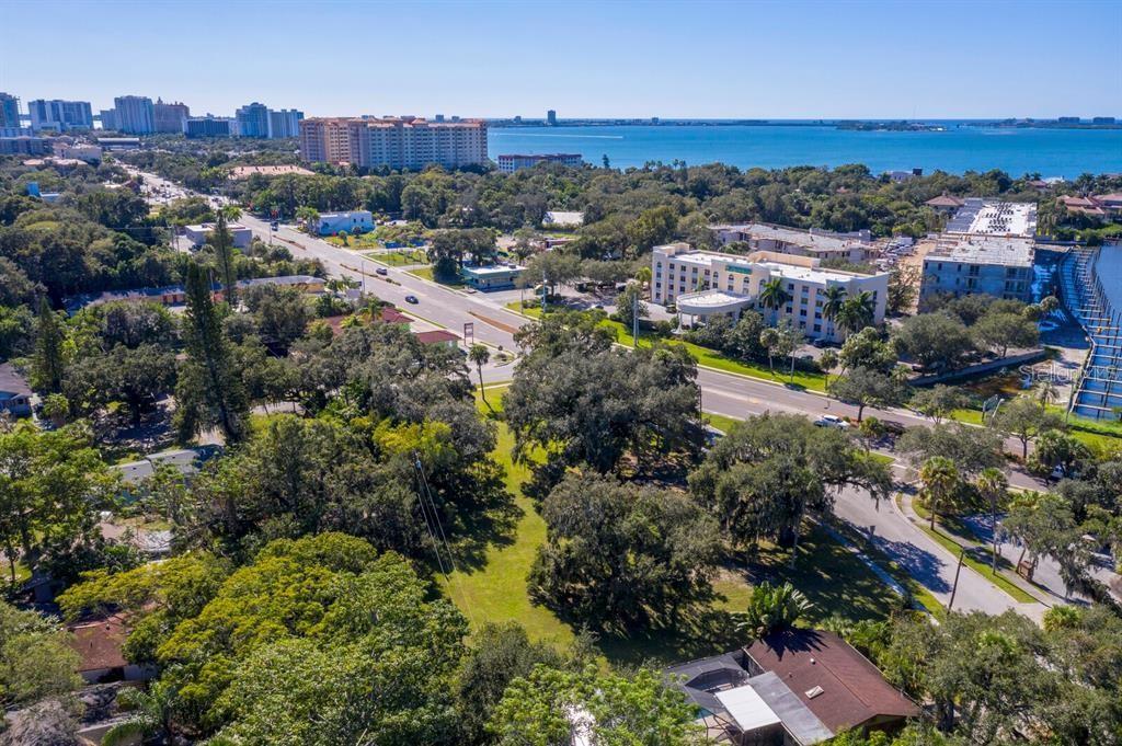 EDGEWATER - Land