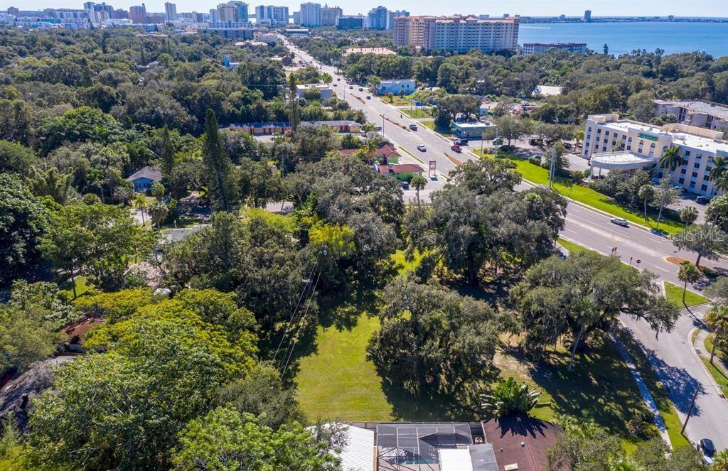 EDGEWATER - Land