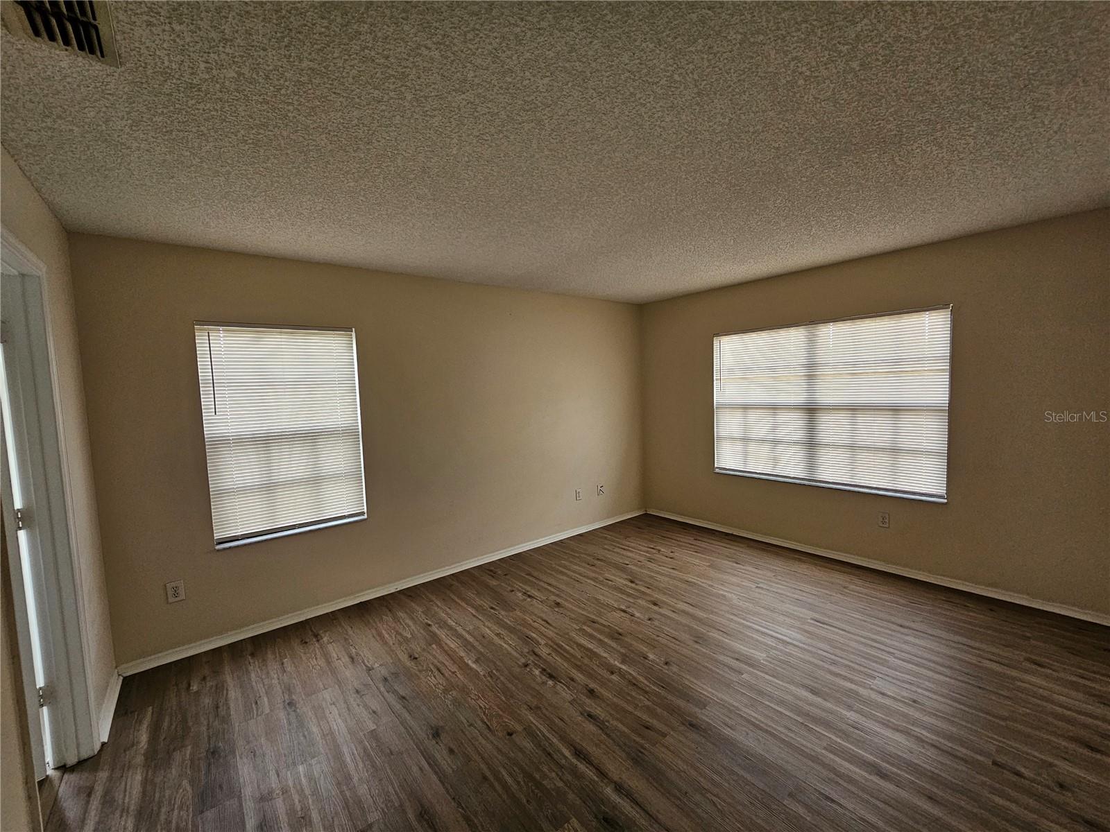 SILVER SPGS SHORES UN 28 - Residential Lease