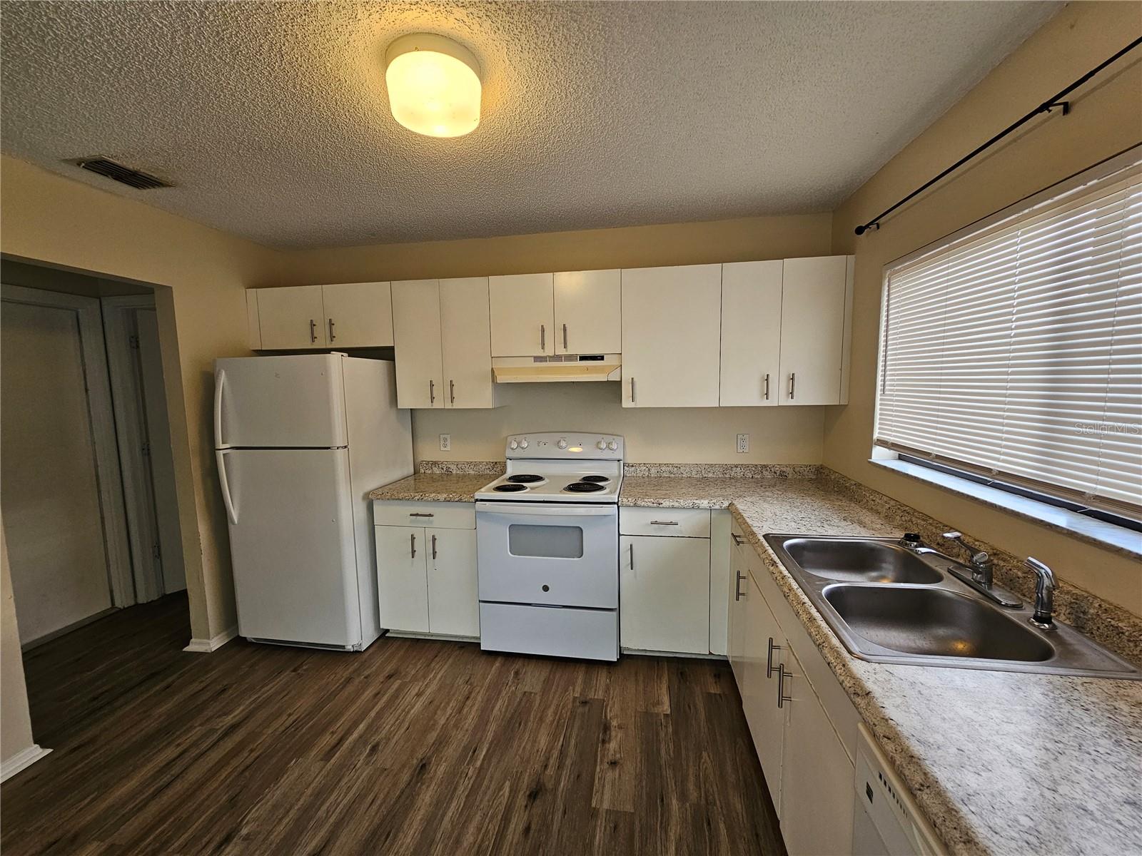 SILVER SPGS SHORES UN 28 - Residential Lease